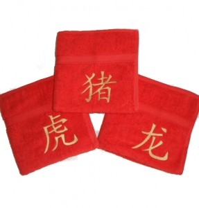 Handtuch rot mit chinesischem Sternzeichen Büffel Ochse in gold