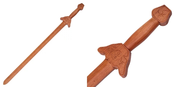 Jian / Tai-Chi / Kung Fu Schwert aus Holz mit Schnitzerei / YinYang