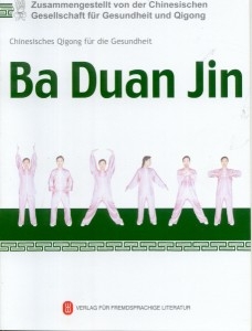 Ba Duan Jin: Chinesisches Qigong Für die Gesundheit (mit DVD) (CBT)