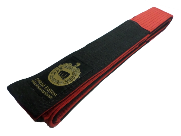 MAA Int. Official Grand Master Belt Schwarz-Rot geblockt